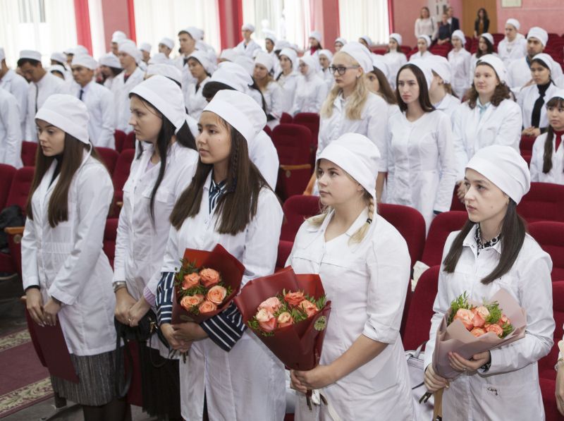 Первокурсники педиатрического факультета получили первые студенческие документы!